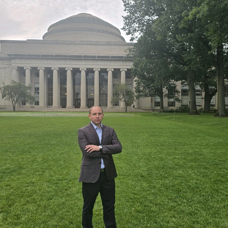 photo of Volodymyr Shvedkyi in front of the MIT Dome